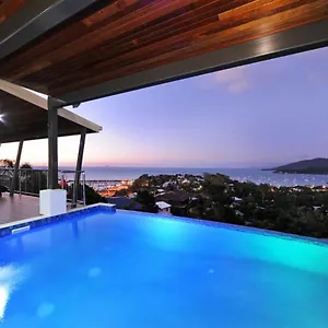 15 Kara - Luxurious With Million Dollar Views Holiday home
