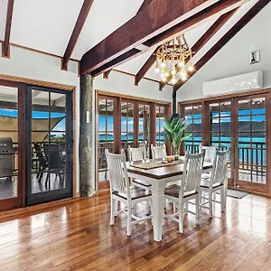 Amaroo On Airlie Holiday home